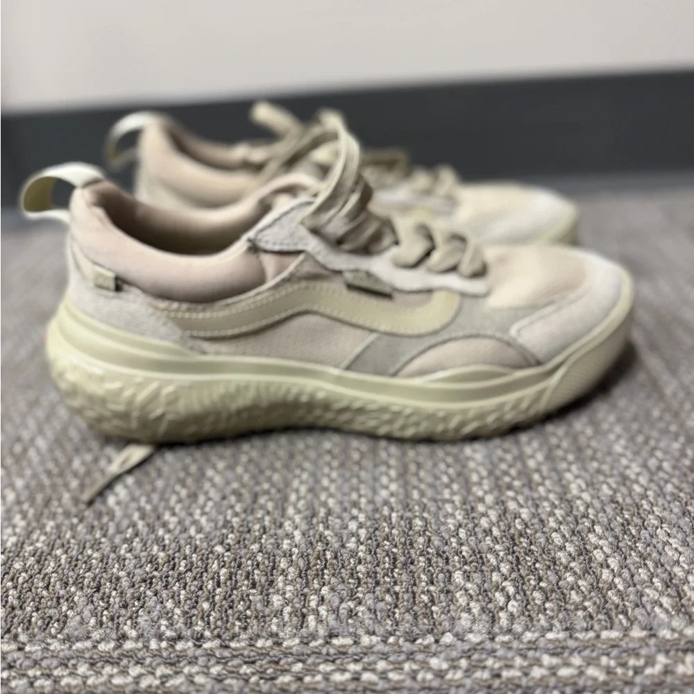 Vans MTE UltraRange Neo VR3 Shoe
color: Mono Sage W8.5 M7 - Picture 2 of 7